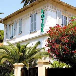 *** Hotel Les Cygnes France